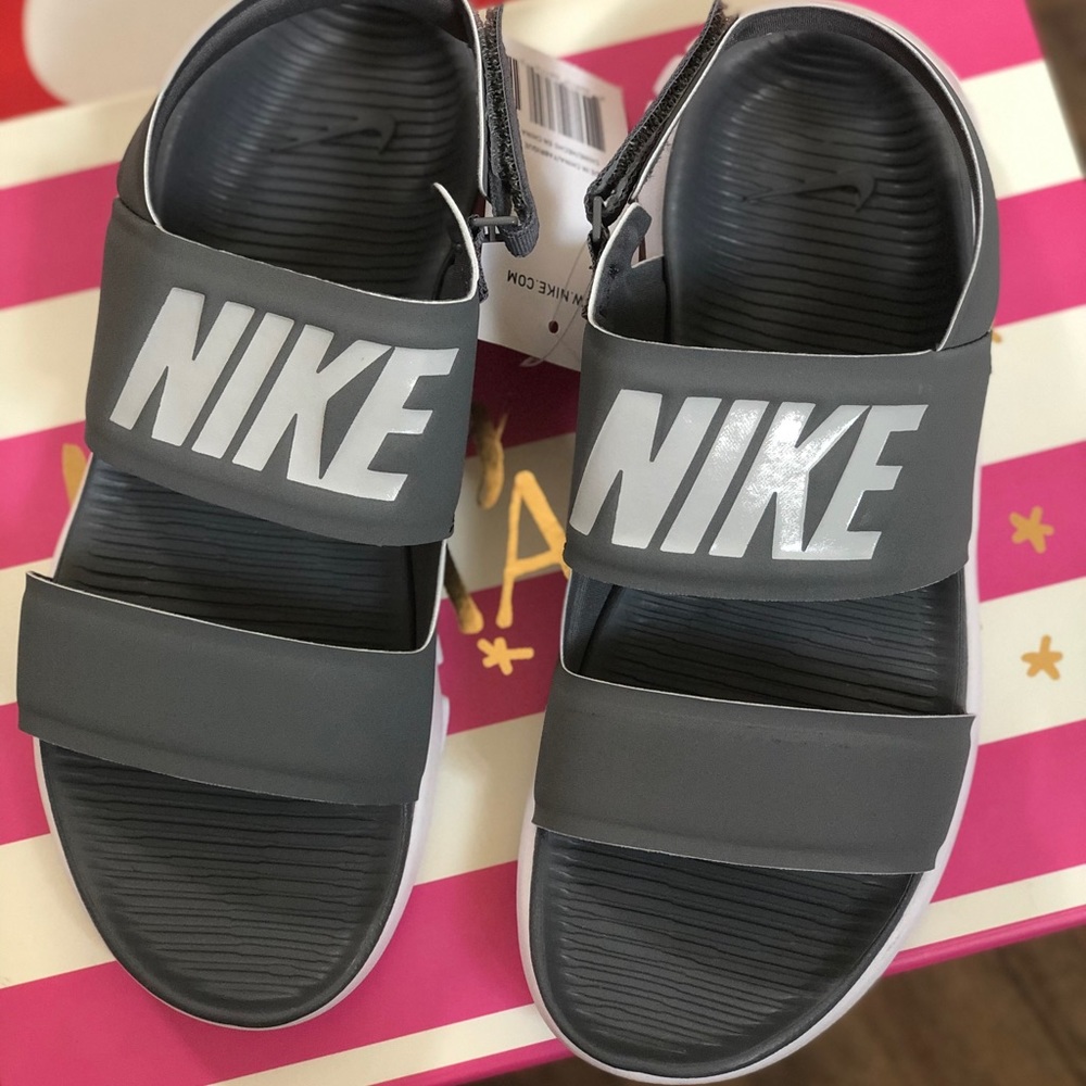 Nike women’s tanjun sandals